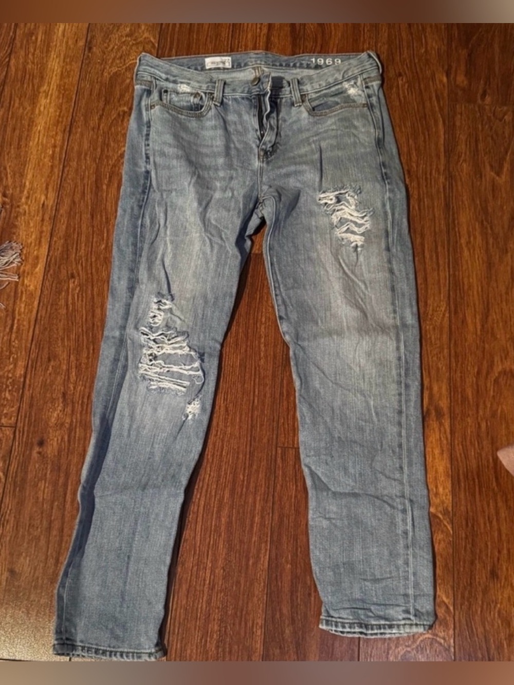 GAP sexy boyfriend light Wash distressed jeans size 27